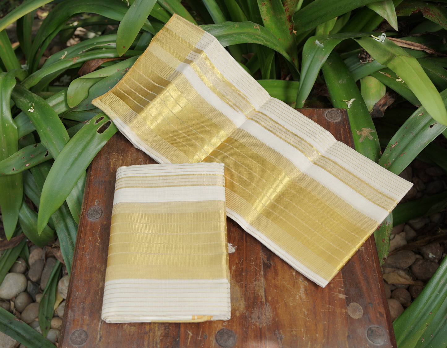 Pure Cotton Set Mundu With Kasavu Woven Lines Design On Body